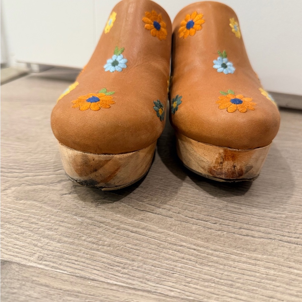 Pilcro Tan Floral Embroidered Mules - Picture 6 of 6